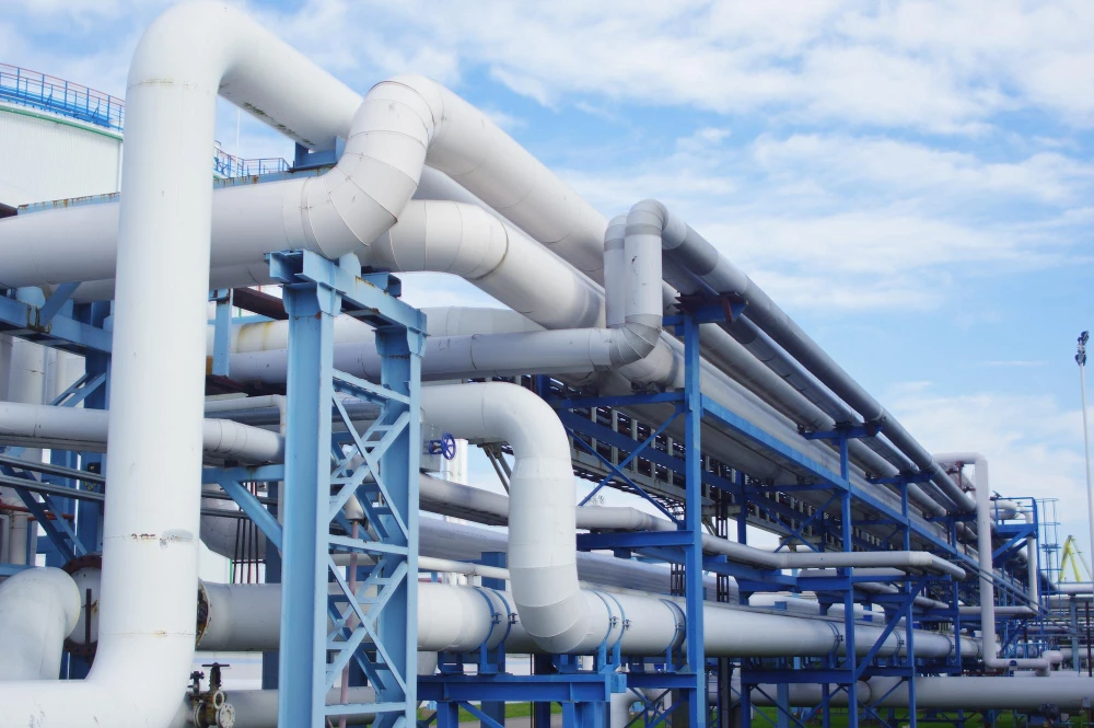 Large industrial pipelines and supports